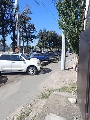 Аренда коммерческой недвижимости: Сдаю Офис целиком: 60 м², В административном здании, С ремонтом, Первая линия — 10