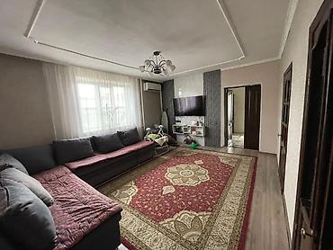 Продажа коттеджей и домов: Продаётся жилой дом с ограждённым двором и хозпостройками. Площадь — 14