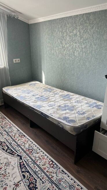 Кровати: Продам кровать с матрасом 90 на 190