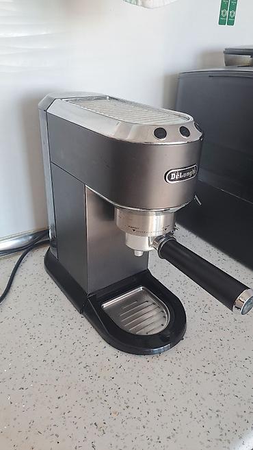 par utusu: De’Longhi Dedica EC685 espresso/kofe aparatı - Kompakt metal korpus — 1