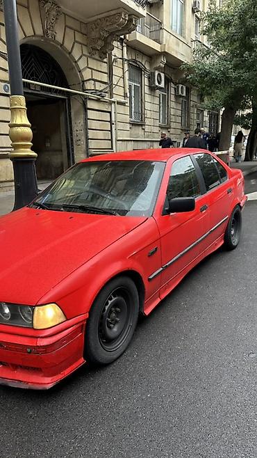 pec satisi: BMW 3 Series E36 sedan – parlaq qırmızı rəngdə, 4 qapılı kuzov. - — 3