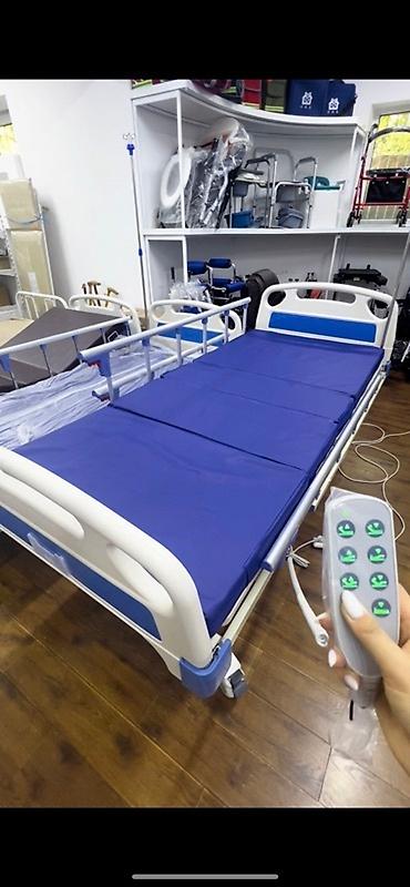 Медицинская мебель: Электрическая функциональная медицинская кровать с пультом управления — 1
