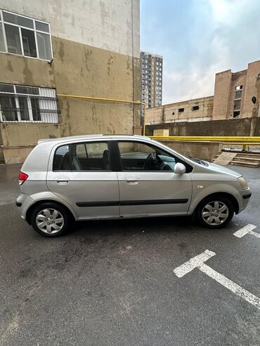 Hyundai: Hyundai Getz, gümüşü rəng Texniki xüsusiyyətlər: - Yanacaq növü — 3