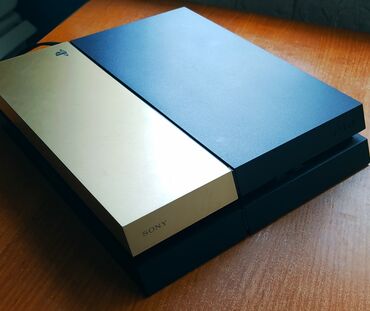 PS4 (Sony PlayStation 4): Продаю пс4 с подпиской более 500игр на любой вкус в комплекте все