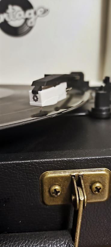 korq pa 800: Vinil pleyer satılır 🎶 Çamadan tipli vinil pleyer satılır. Cəmi 6-7 — 3