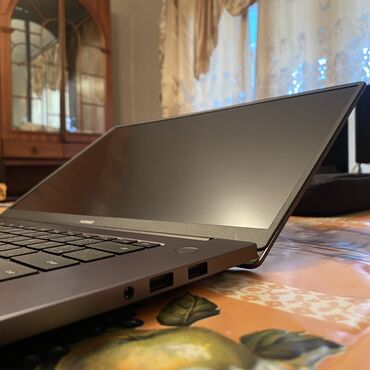 Huawei: Intel Core i7, 16 GB, 15.6 " — 5