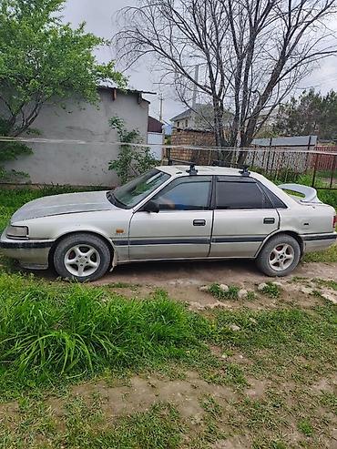 салон е46: Mazda 626: 1990 г., 2.2 л, Кол менен иштөөчү, Бензин, Седан — 1