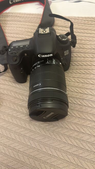 canon eos r: Canon 60D + 18-135 kit lense + korobka, sumka, zaryadka her shey