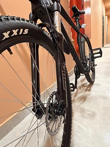 24 velosiped: Dağ velosipedi – Apache marka, mat qara rəng. Xüsusiyyətlər: - — 4