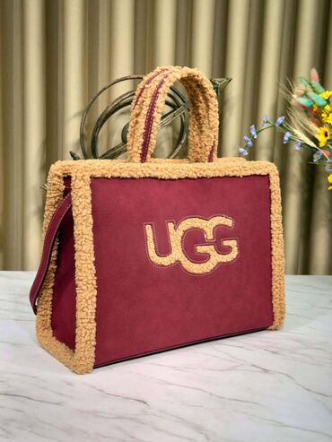 Torbe: UGG torbe
Cena 5100
Dim.l 29x39
But.P45 — 5