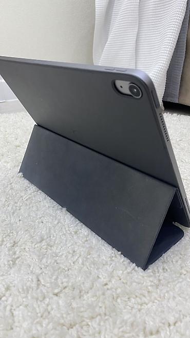 Продаю оригинальный чехол на IPad Air 13. В отличном состоянии, почти