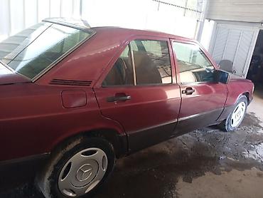 124 е 500: Mercedes-Benz 190: 1990 г., Седан — 2