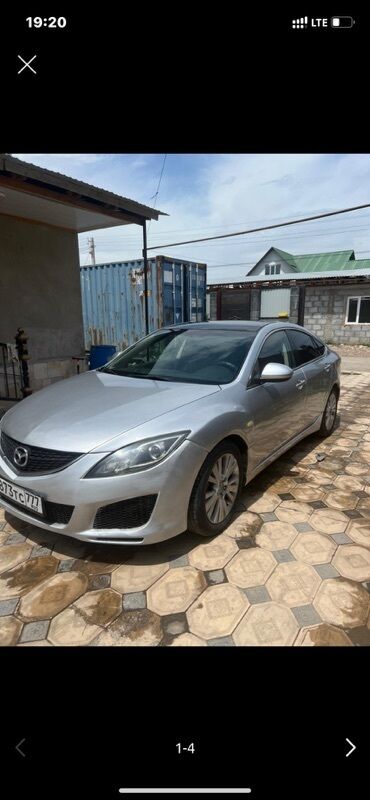 Продажа авто: Автомобиль Mazda 6 серебристого цвета. Это седан среднего размера