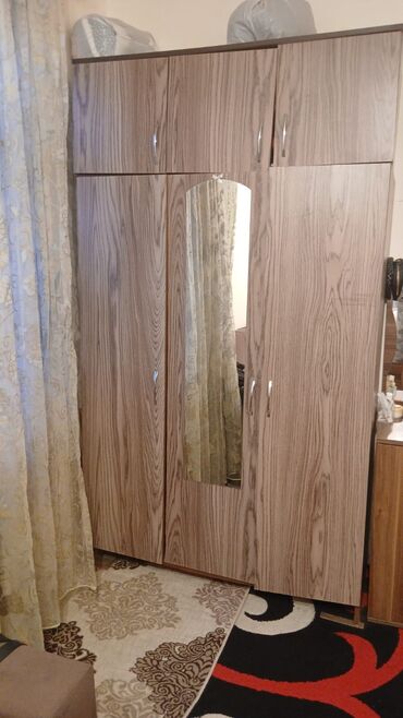 Komodlar: Dolab-asılqan