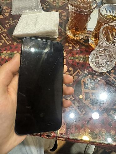 Apple iPhone: IPhone 11, Qara, Face ID — 11