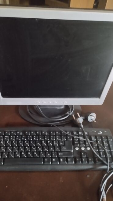 Планшеты: Salam . Acer Kompüteri satılır Yalnız gördükləriniz monitor və