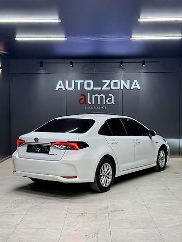 Toyota: Toyota Corolla: 2019 г., 1.8 л, Вариатор, Гибрид, Седан — 2