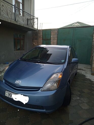 satılan zil 130: Toyota Prius: 1.5 л | 2007 г. Седан