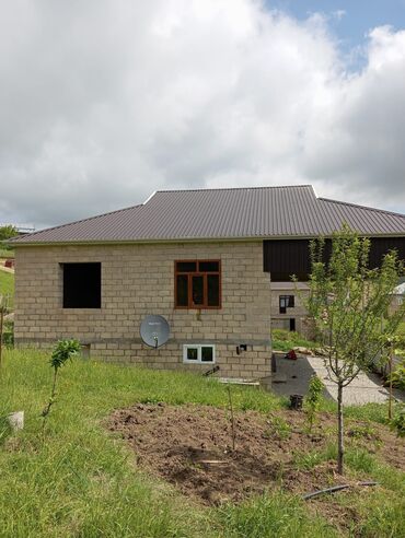 Həyət evləri və villaların satışı: 4 otaqlı, 8 kv. m, Orta təmir — 26