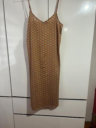 PrettyLittleThing slip haljina na bretele + satenska košulja bez na lalafo.rs PrettyLittleThing slip haljina na bretele + satenska košulja bez