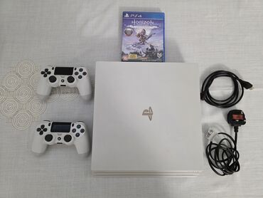 PS4 (Sony Playstation 4): Salam. Sony Playstation 4PRO 1TB white modelidir.Şəxsi istifadə üçün