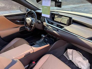 Lexus: Lexus ES: 2019 г., Бензин — 22