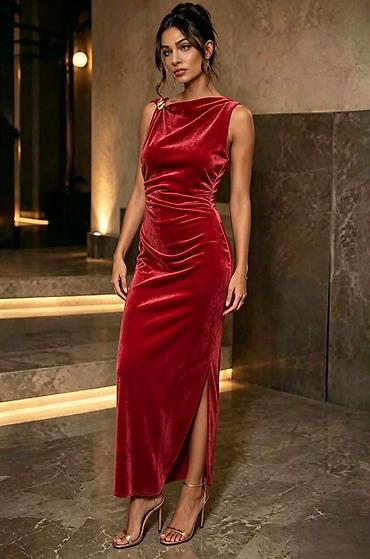 prodavaonica perika: Elegantna večernja haljina od somota Stigla je dopuna ✨️ Cena — 2