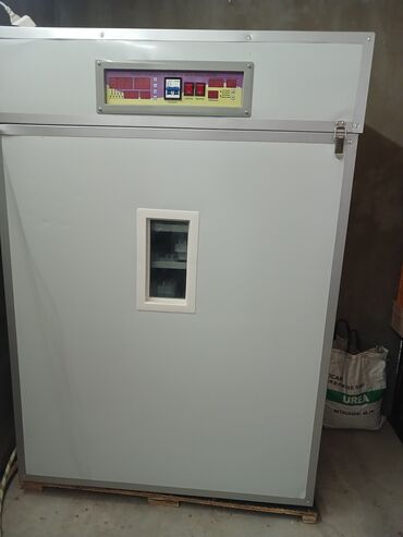 Yem üyüdən aparatlar: - Yumurta inkubatoru: Rəqəmsal idarəetmə paneli, temperatur və rütubət — 2