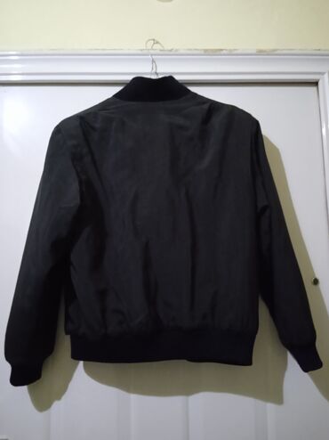 Bomberi: Crna bomber jakna Jordache - Klasičan bomber kroj sa malo širim — 9