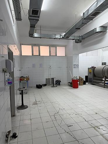 с хранения: Продажа магазинов В жилом доме, 230 м², 1 этаж — 8