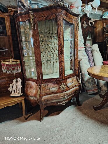 Antique Display Cabinets: Stara Barokna Kristaljera sa oslikanim motivima prelepa masivna i