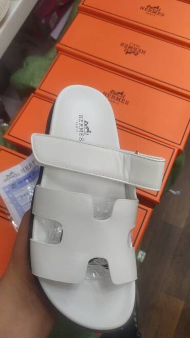 обувь белая: Под Hermes 
Цена 1000