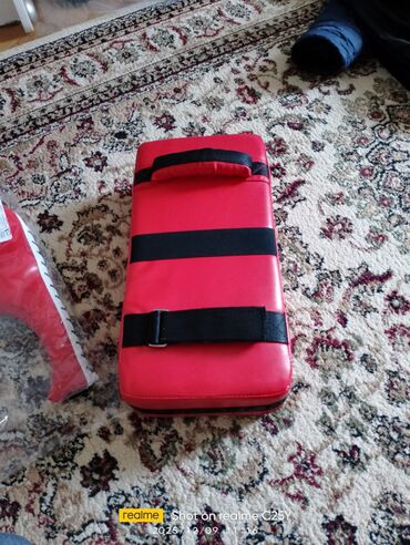 Boks aparatları: Boks və döyüş idmanı üçün məşq dəsti. Tərkib: - Dəqiq hədəf almaq — 2