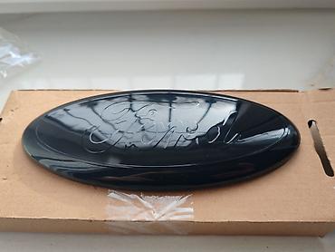 Emblemlər və nişanlar: Məhsul: Ford loqolu ön radiator emblemi (qara “blackout” dizayn) — 9