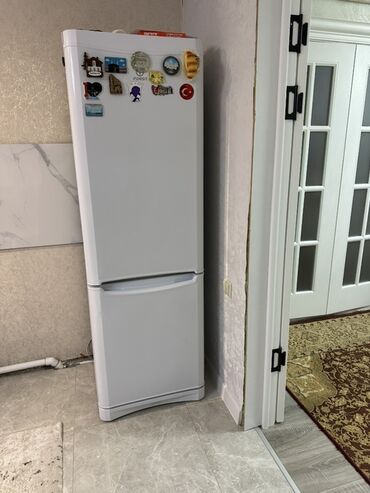 шейный машина: Холодильник Indesit, Двухкамерный