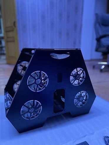 fabric case: Корпус для ПК (open-frame) с наклонной витринной панелью для 2х — 1
