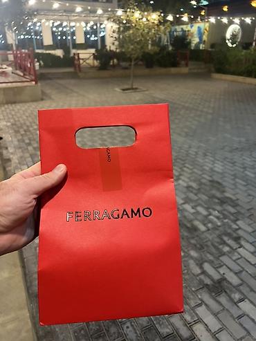 topdan saat satisi: Ferragamo hədiyyə qutusu və paket - Brend: Ferragamo - Dəst: qırmızı — 1