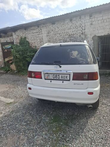 жеңил жүк ташуучу унаалар: Toyota Ipsum: 1999 г., 2 л, Автомат, Бензин, Вэн/Минивэн