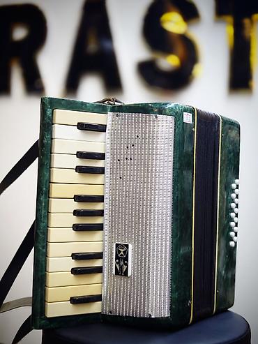 ikinci el gitara: Akustik Akkordeon, İşlənmiş, Ünvandan götürmə — 2
