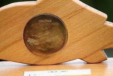 Značke, ordenje i medalje: RIBA, drveni trofej. Drveni trofej u obliku ribe sa takmičenja na Tisi — 6