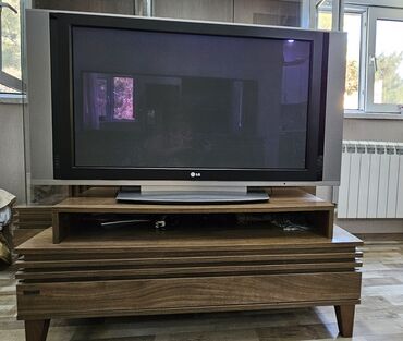 taxta nərdivan: Düz TV altlığı, Polkalı, Taxtalı