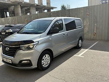 rolls rois: Hyundai H-1 / Starex, серебристый фургон грузо-пассажирский Машина — 8