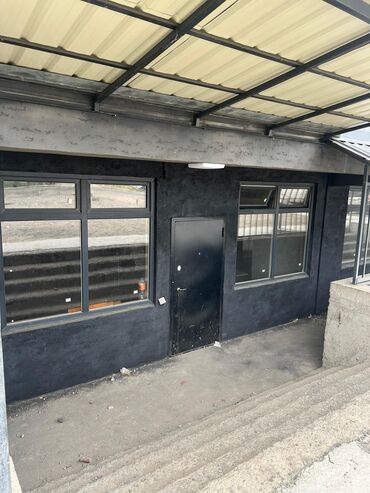 продаю дом в центре города бишкек: Сатам Офистик 70 кв. м, Ремонтсуз, Эмерексиз, Көп кабаттуу имарат, Жертөлө кабаты кабат
