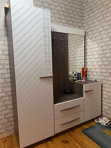 Digər mebel: GlrDehliz dolabi 140azn. ela veziyyetde. olçu 1.70sm hundurluk. 1.50sm — 1