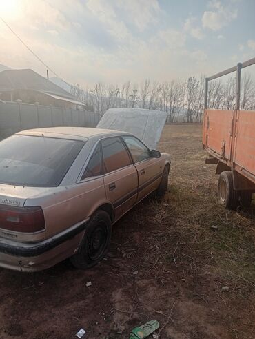 Mazda: Mazda 626: 1990 г., Механика, Седан — 3