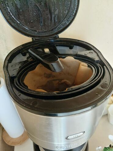 Aparati za kafu: Klasican aparat za kafu sa filter kesama.Malo koriscen.TOTALNO
