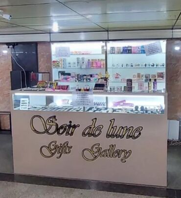 Vitrin satilir. real aliciya endirim olacaq