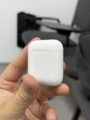 Аксессуары для мобильных телефонов: Беспроводные наушники Apple AirPods (2‑го поколения) с зарядным кейсом — 2