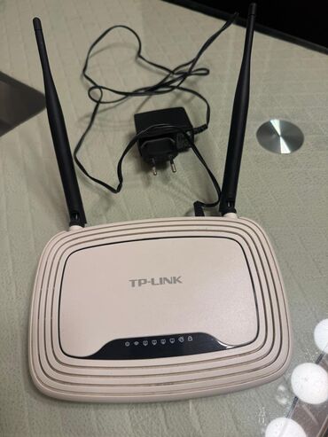 Modemlər və şəbəkə avadanlıqları: 2 antenalı wifi modemi, işlək vəziyyətdədir