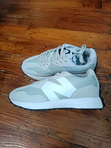 karl lagerfeld patike crvene: New balance 327 patike

Novo
Brojevi 36 do 46

fb Moja Kupovina 1